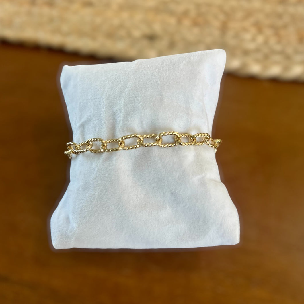 Textured gold paperclip chain bracelet